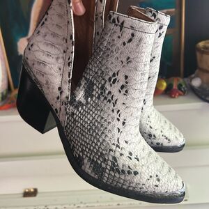 Jeffrey Campbell Black and White Snakeskin Ankle Booties Size 9